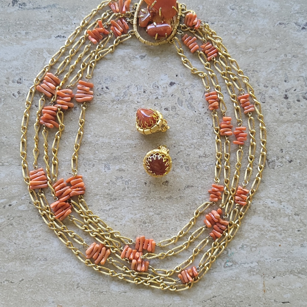 Vintage💥Gold Tone Necklace with Pale Salomon Coral and clip earrings - Picture 2 of 10